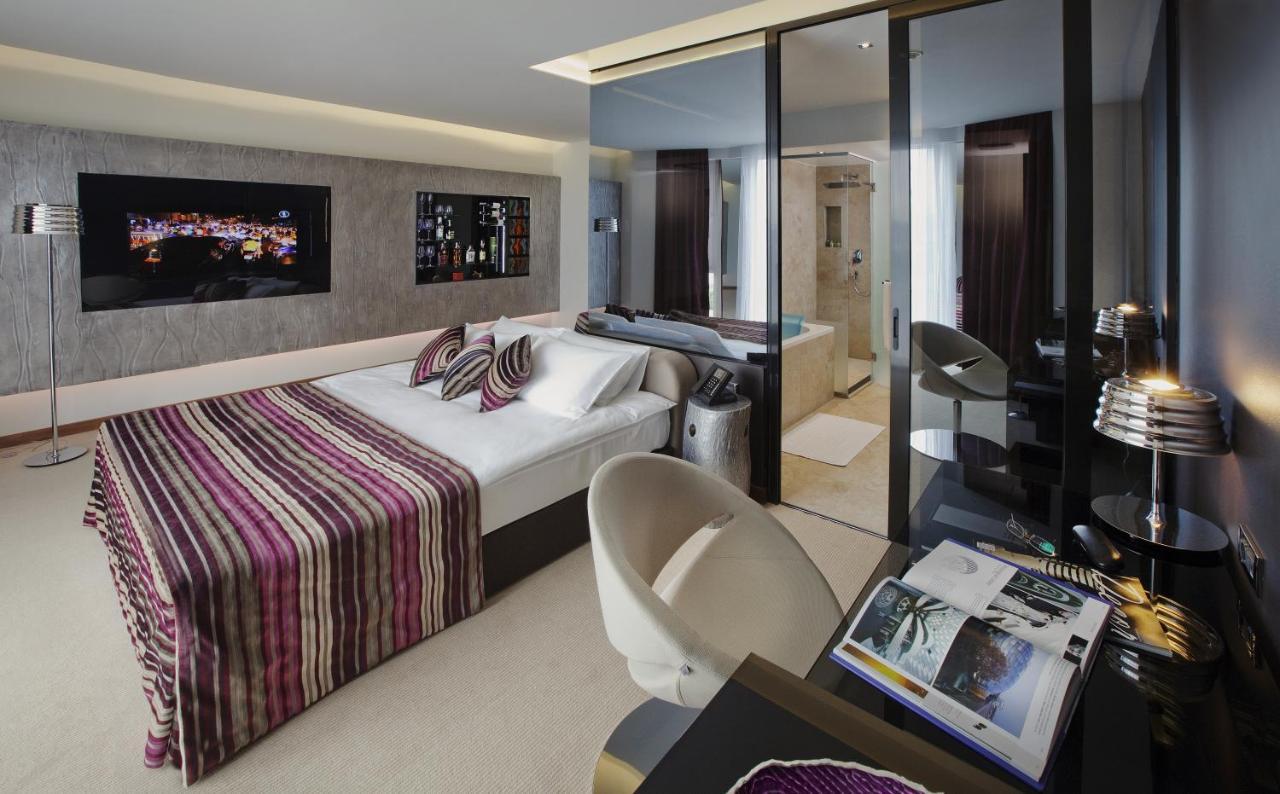 11 Mirrors Design Hotel 키예프 외부 사진
