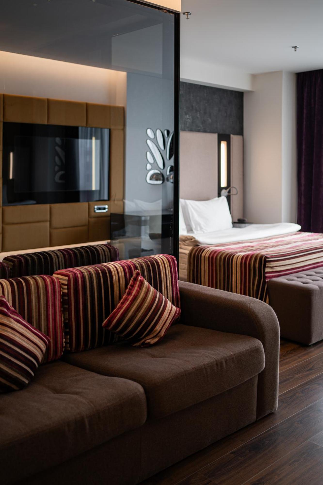 11 Mirrors Design Hotel 키예프 외부 사진