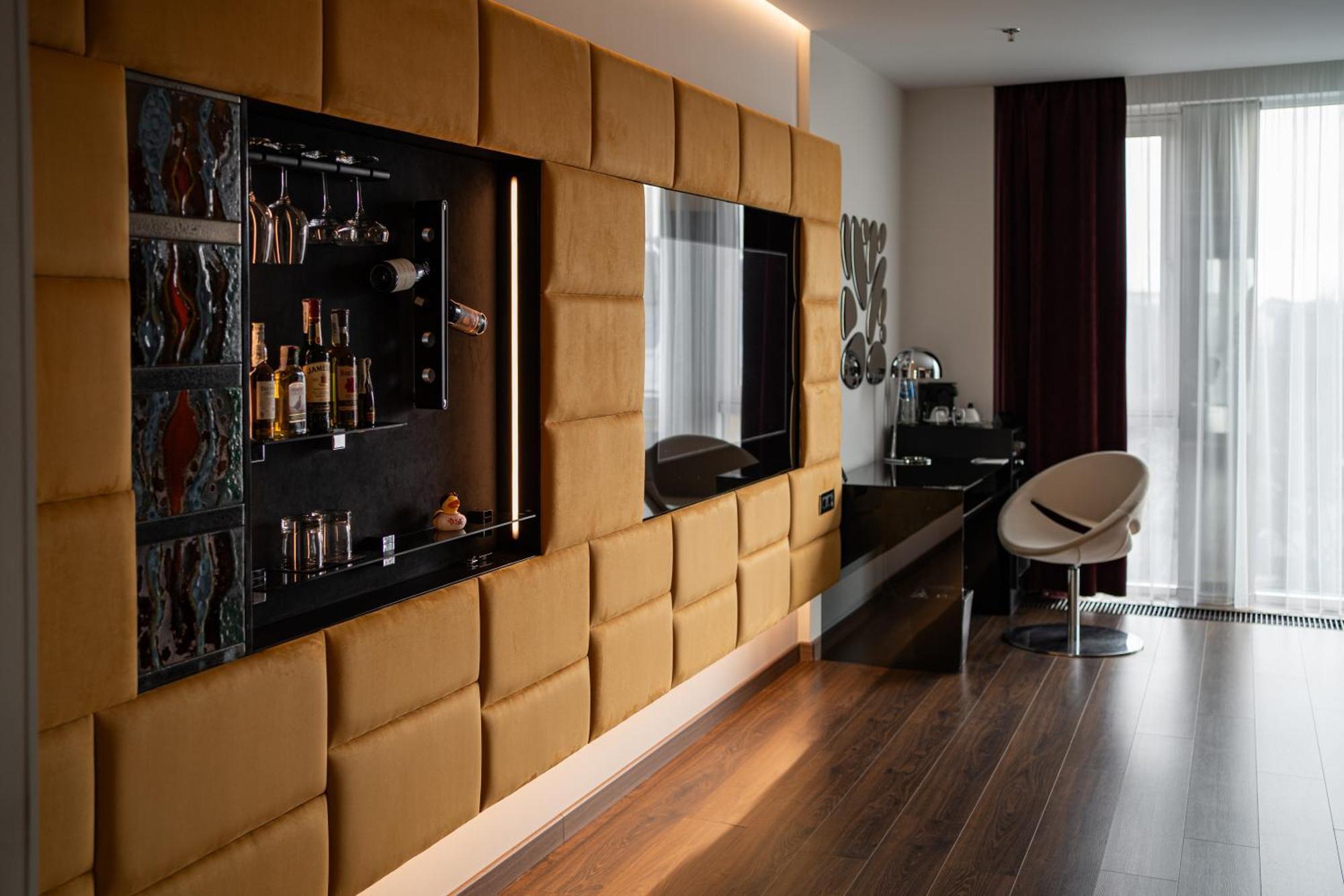 11 Mirrors Design Hotel 키예프 외부 사진
