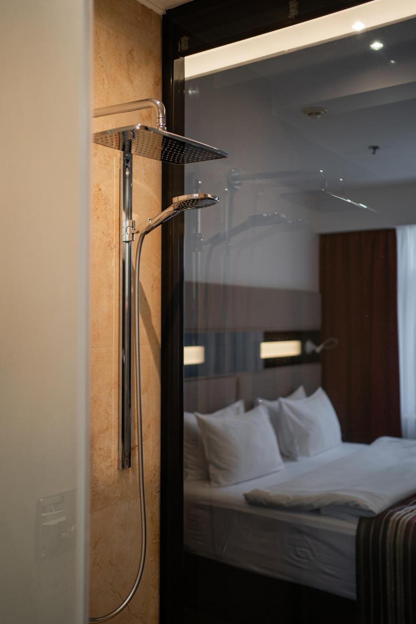11 Mirrors Design Hotel 키예프 외부 사진