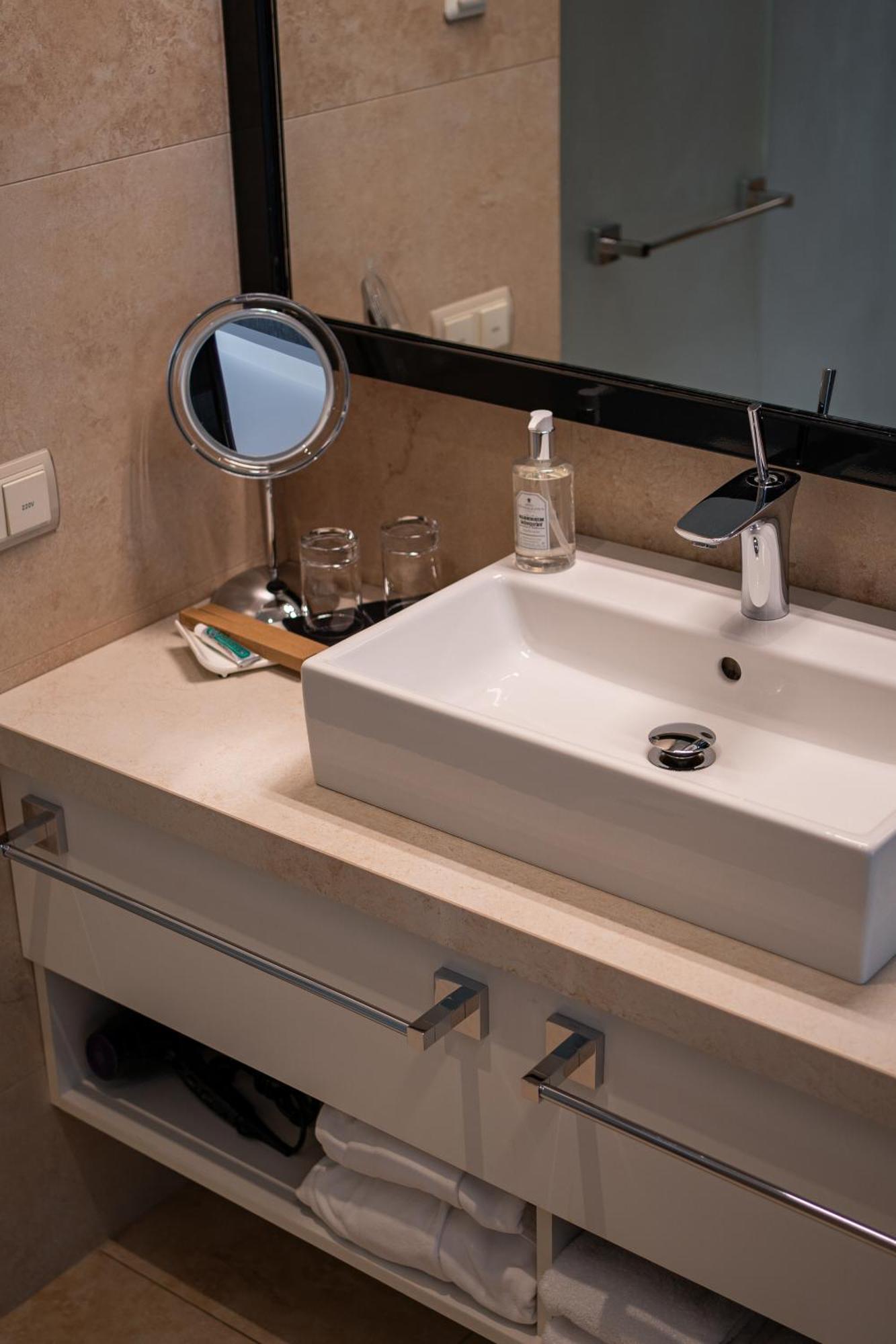 11 Mirrors Design Hotel 키예프 외부 사진