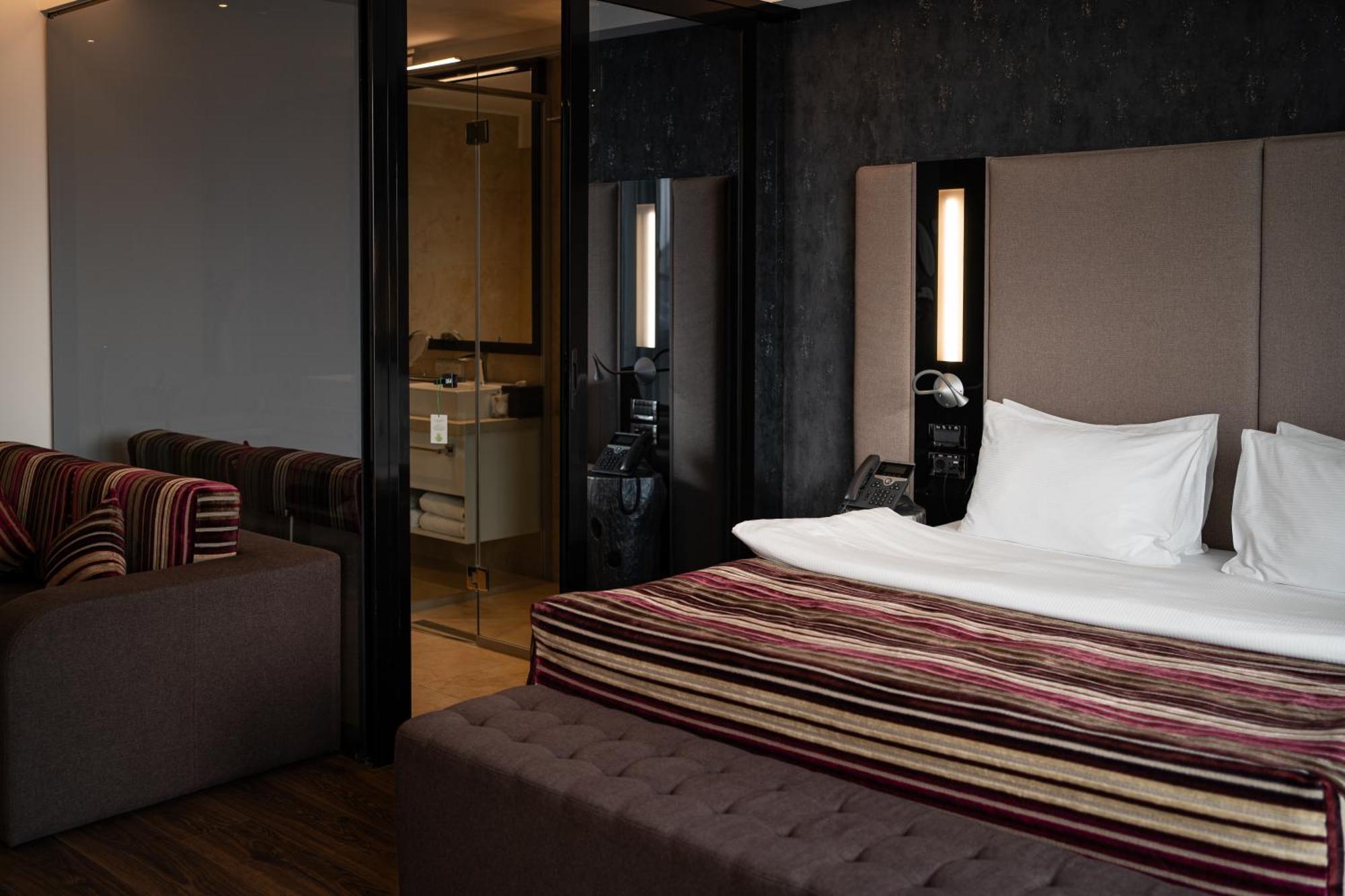 11 Mirrors Design Hotel 키예프 외부 사진